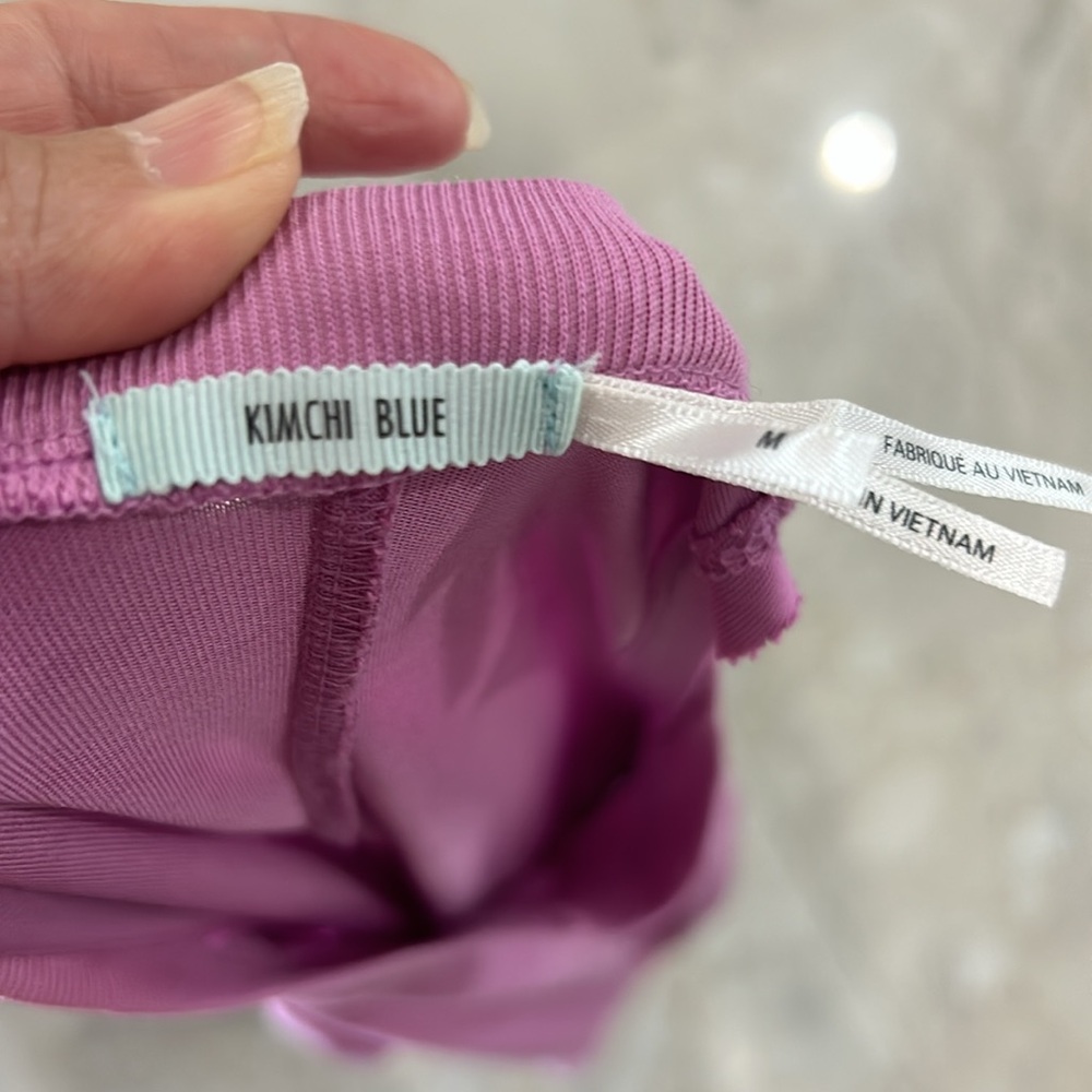 Kimchi Blue High Neck Ruffle Bottom Top. Size M (221) - Picture 7 of 11